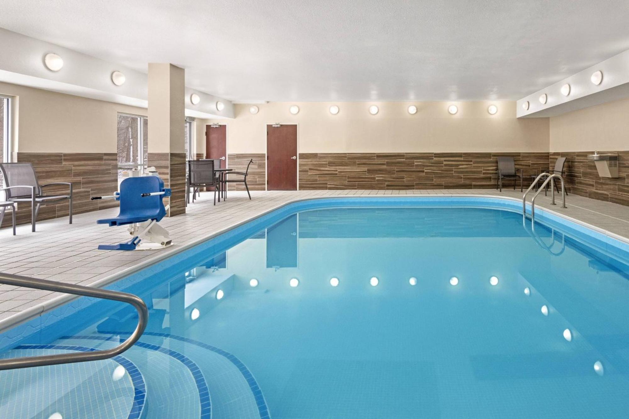 Fairfield Inn By Marriott Warren Niles Exterior foto